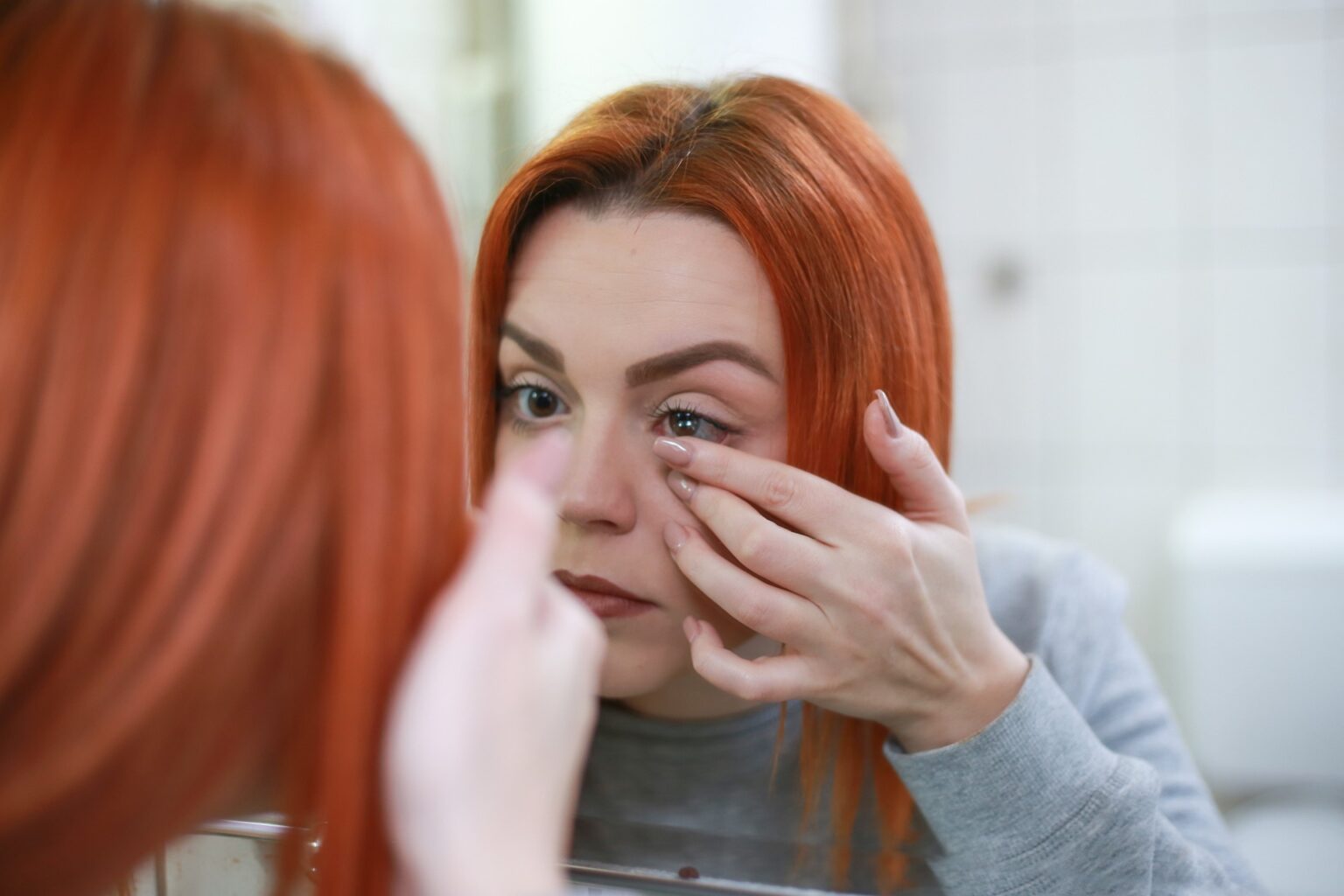 Wearing Contact Lenses for the first time? Here's are the tips for